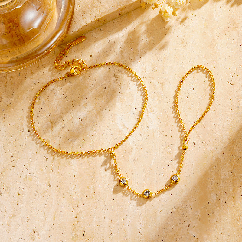 Pulseira de Mão com Cristais Banhada a Ouro 18k