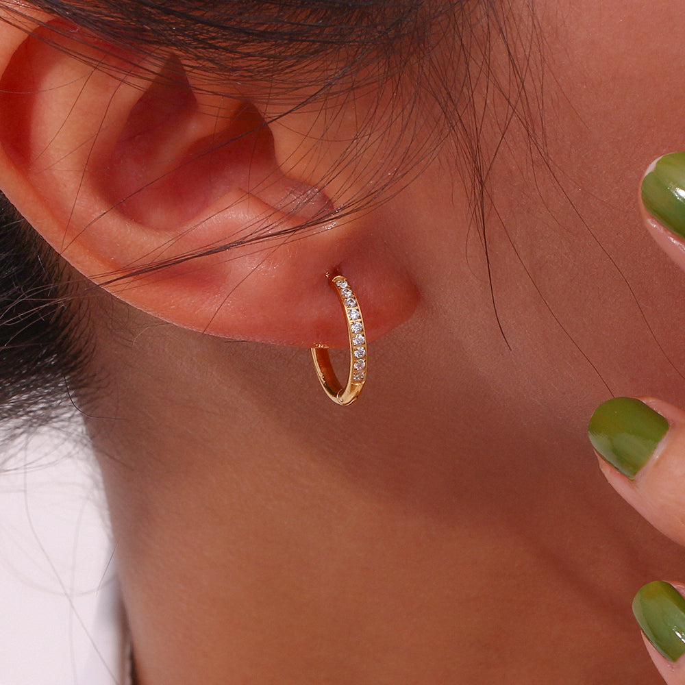 Brinco Argolinha Cravejada 1,3cm Banhado a Ouro 18k