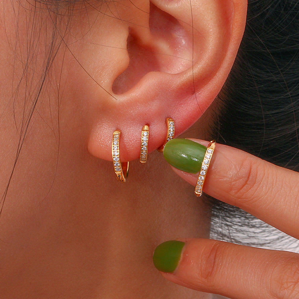 Brinco Argolinha Cravejada 1,3cm Banhado a Ouro 18k