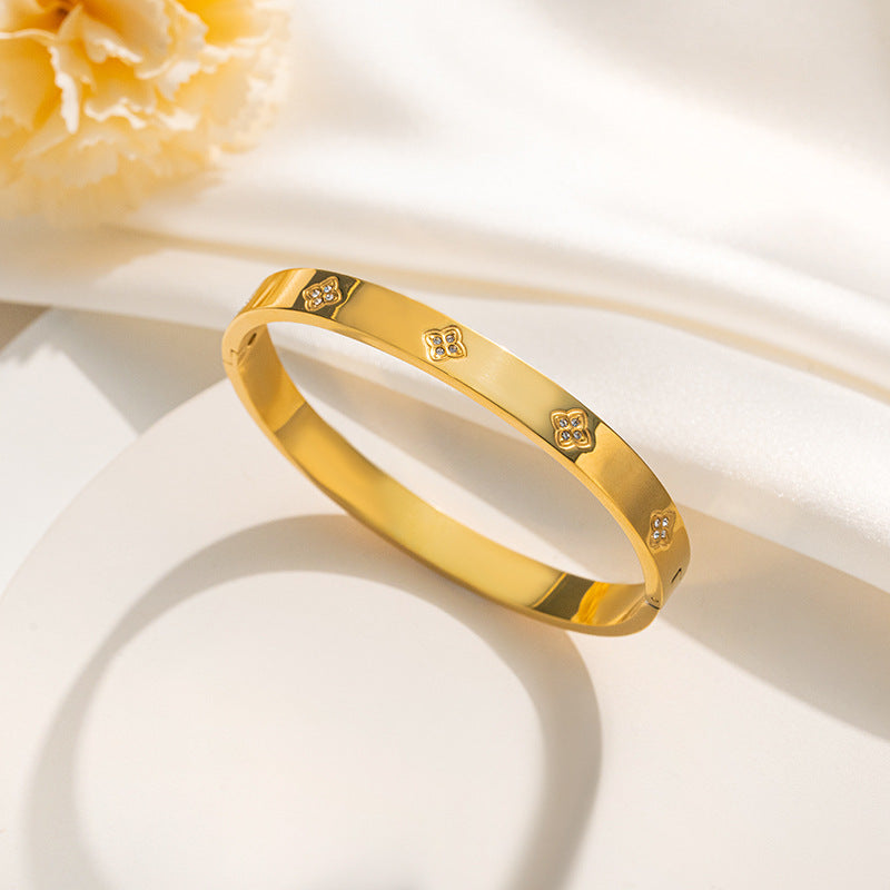 Bracelete Trevo em Flor Banhado a Ouro 18k