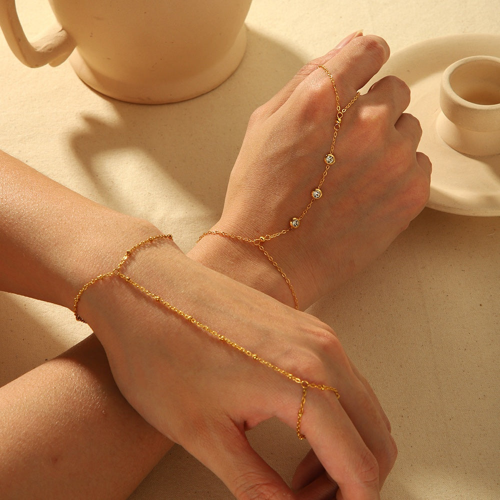 Pulseira de Mão com Cristais Banhada a Ouro 18k