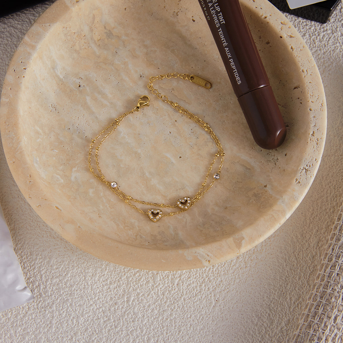 Pulseira Dupla Mini Corações Cravejados Banhada a Ouro 18k