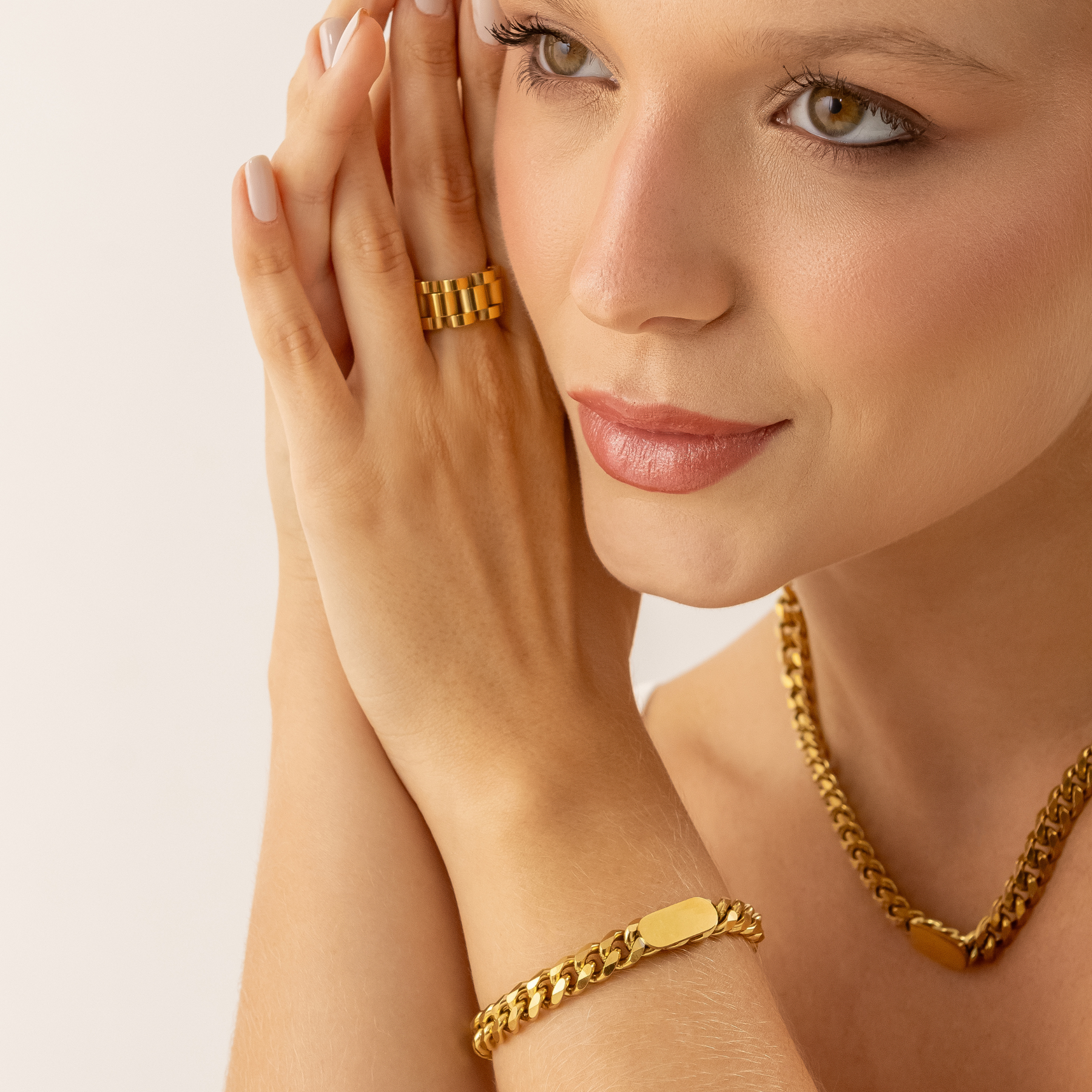 Colar Correntaria com Placa Banhado a Ouro 18k