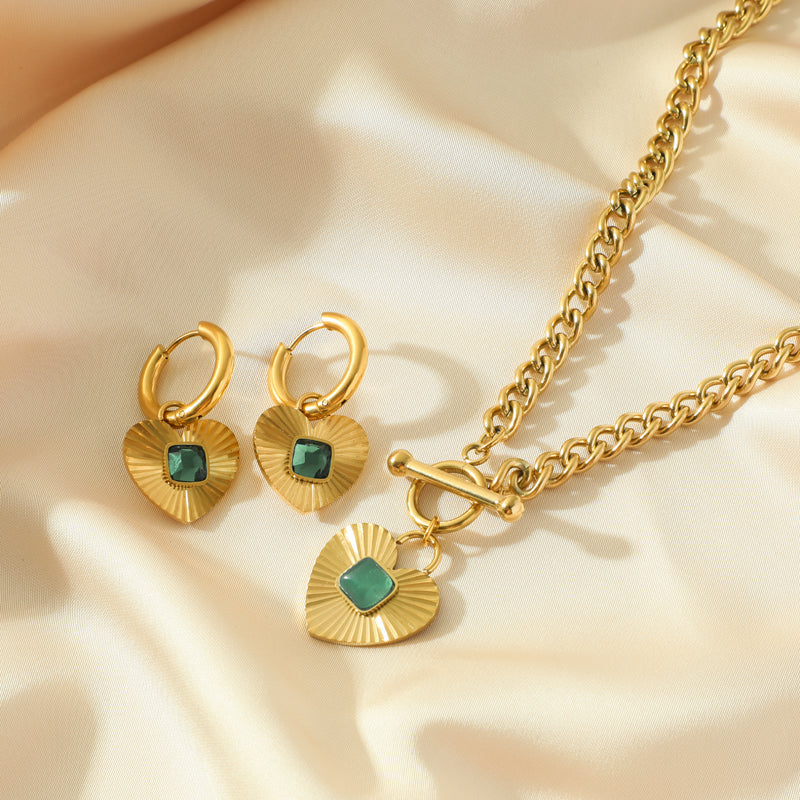 Brinco Coração Esmeralda Banhado a Ouro 18k