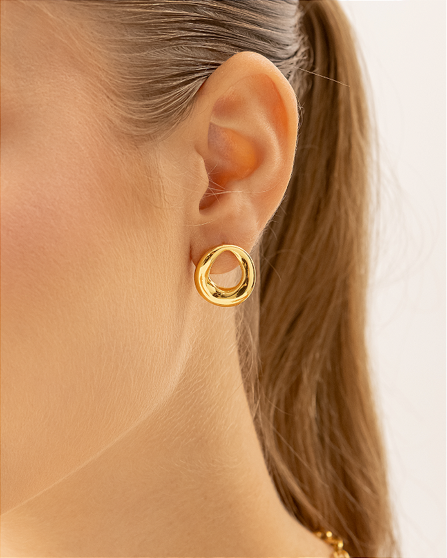Brinco Orgânico Pequeno Banhado a Ouro 18k
