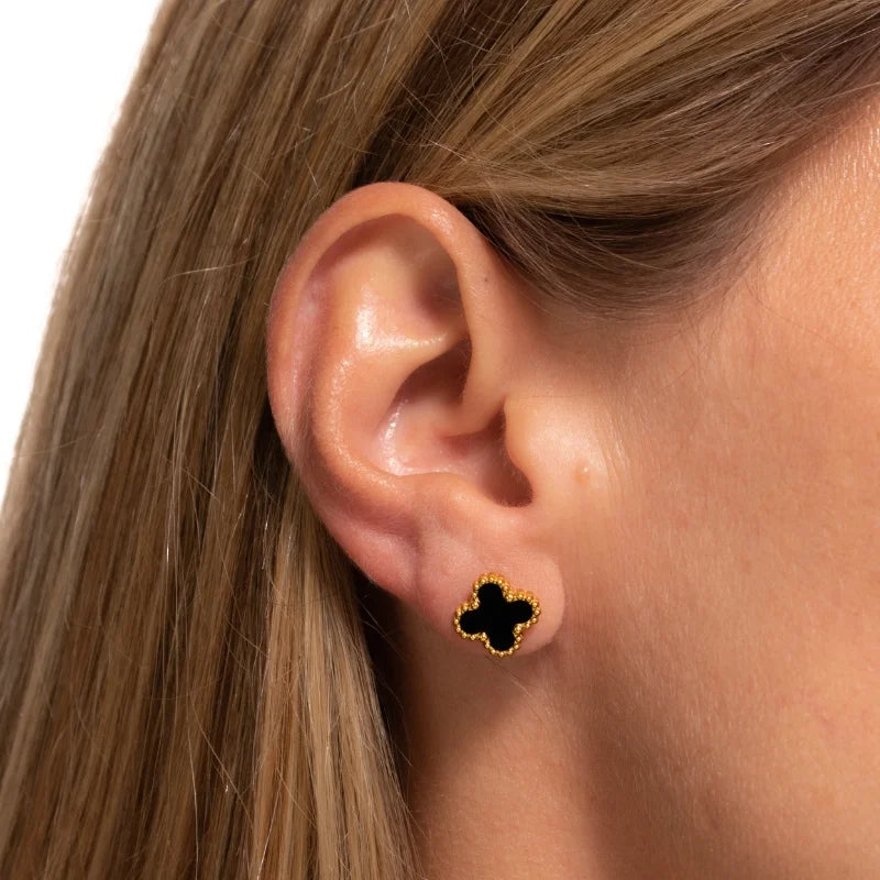 Brinco Trevo Preto Banhado a Ouro 18k