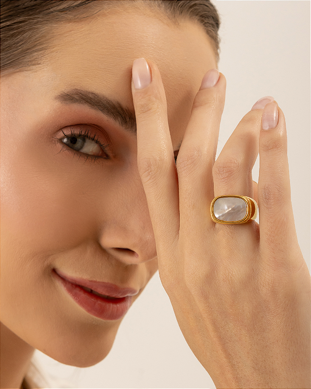 Anel Quadrado Madrepérola Banhado a Ouro 18k