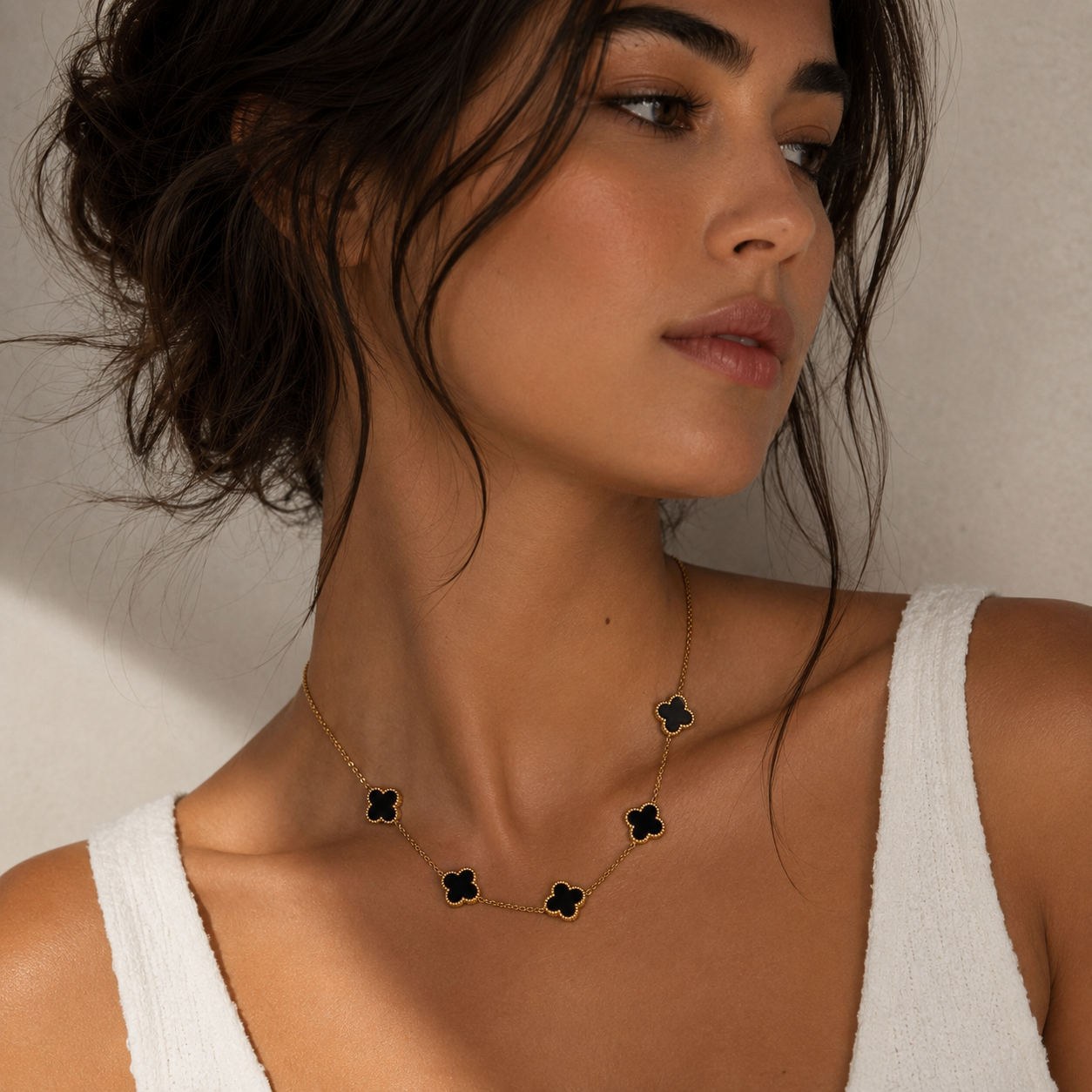 Colar Trevos Pretos Banhado a Ouro 18k