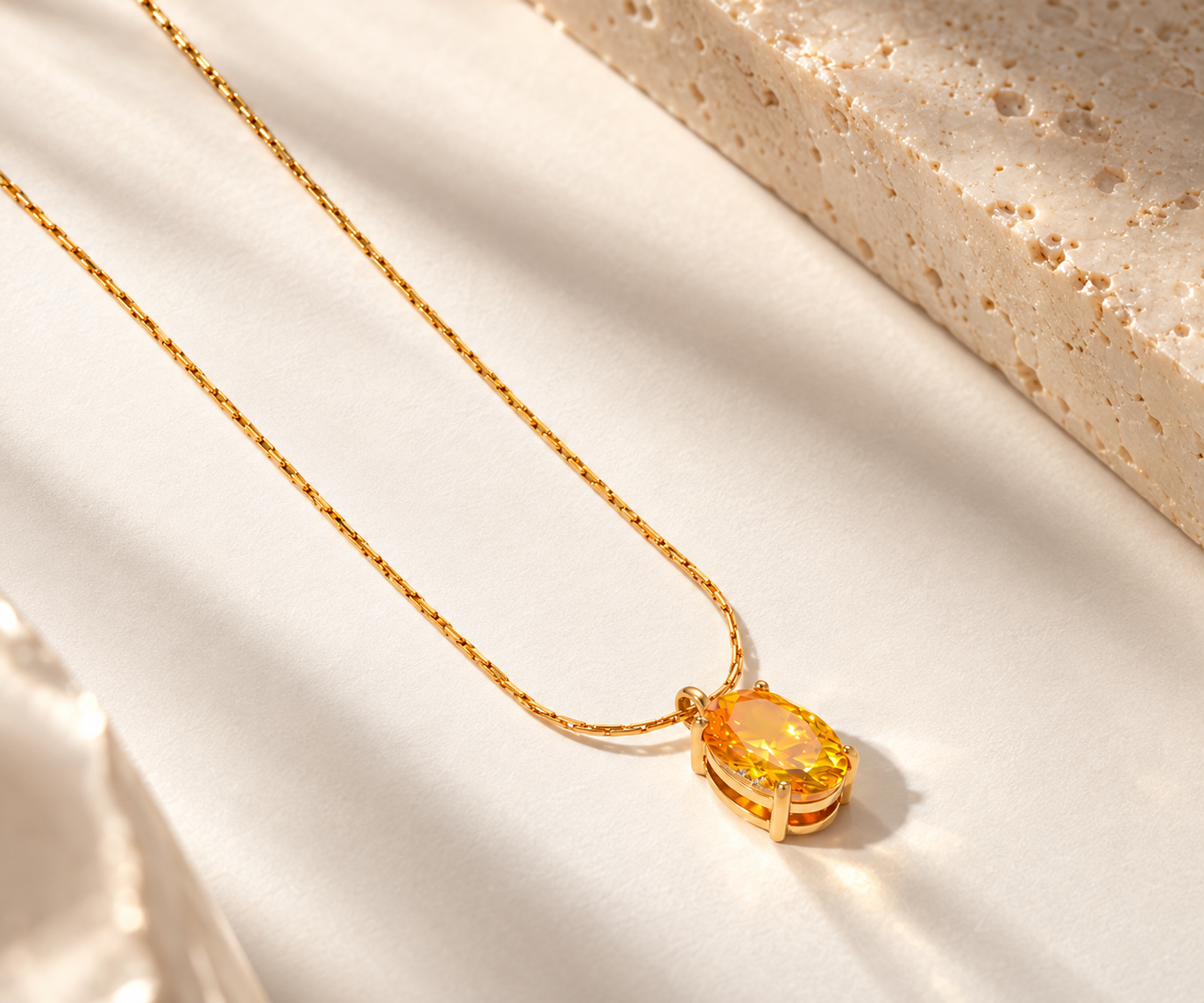 Colar Zircônia Oval Citrino em Aço Banhado a Ouro