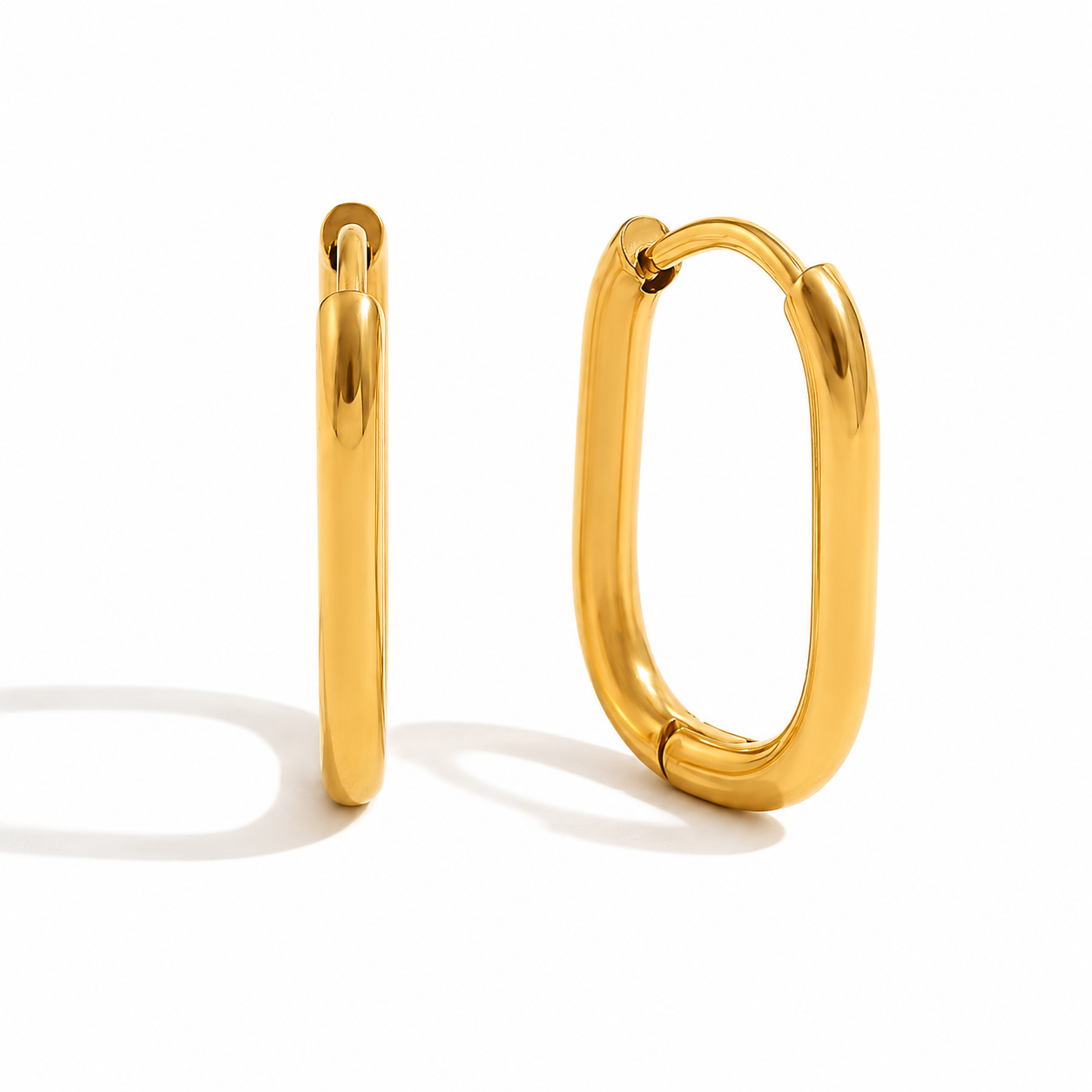 Brinco Argolinha Lisa Oval (M) Banhada a Ouro 18k
