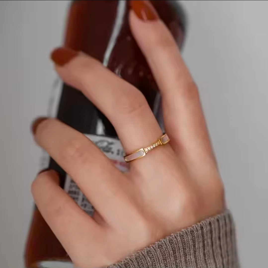 Anel Madrepérola Banhado a Ouro 18k