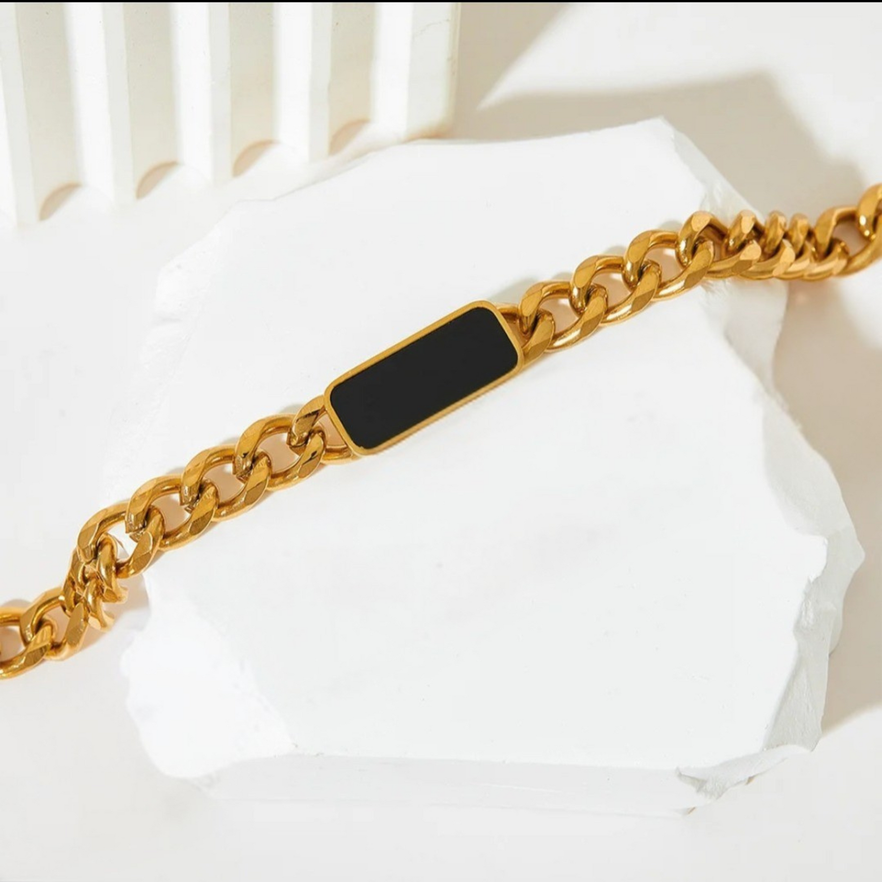 Colar Correntaria com Pedra Ônix Banhado a Ouro 18k