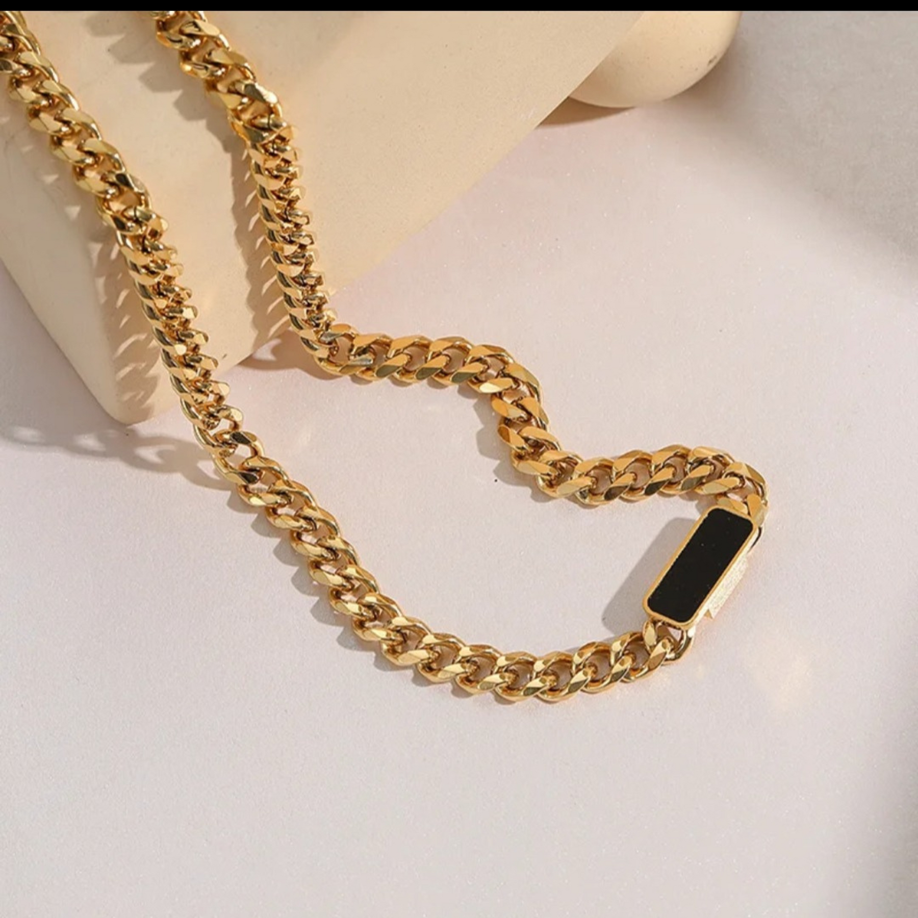 Colar Correntaria com Pedra Ônix Banhado a Ouro 18k