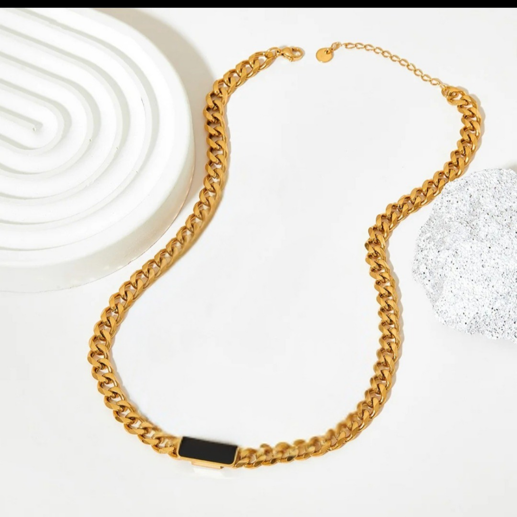 Colar Correntaria com Pedra Ônix Banhado a Ouro 18k