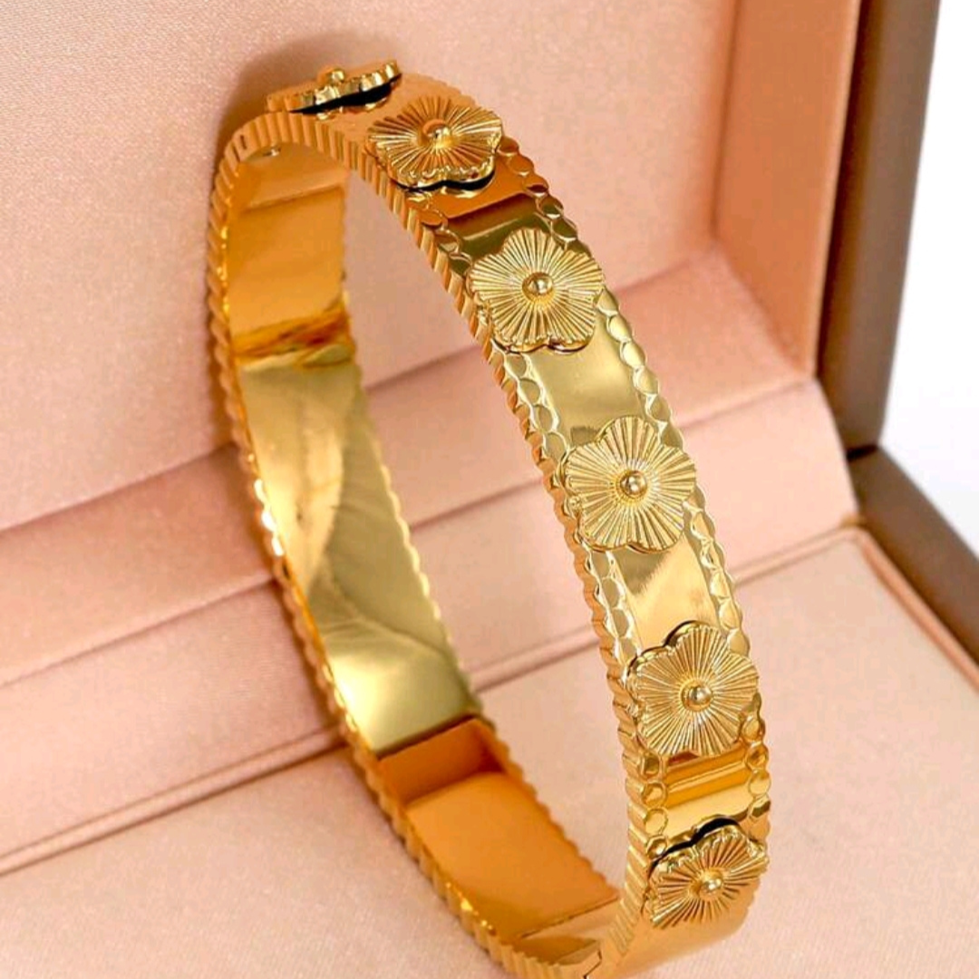Bracelete Flores Alto Relevo Banhado a Ouro 18k