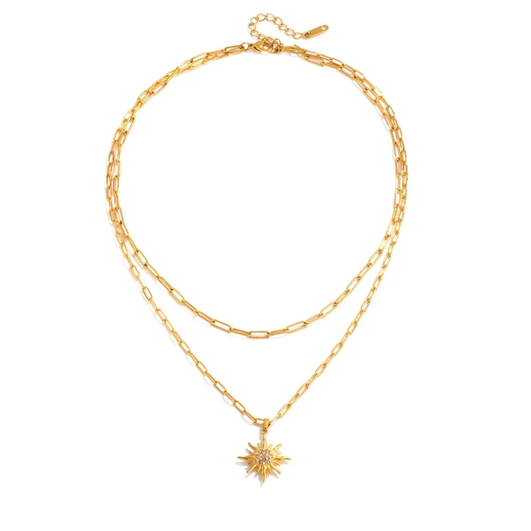 O Colar Duplo Sol Cravejado Banhado a Ouro 18k