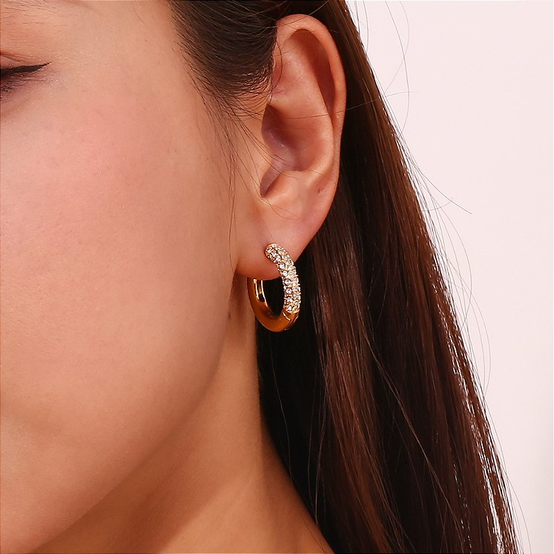Brinco Argolinha G Cravejada Banhado a Ouro 18k