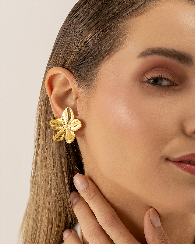 Brinco Flor de Cerejeira Banhado a Ouro 18k