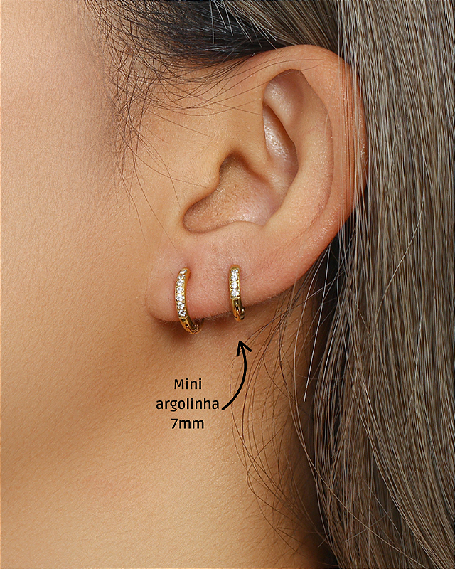 Brinco Mini Argolinha 7mm Cravejada Banhado a Ouro 18k