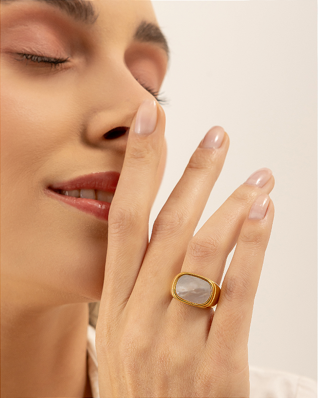 Anel Quadrado Madrepérola Banhado a Ouro 18k