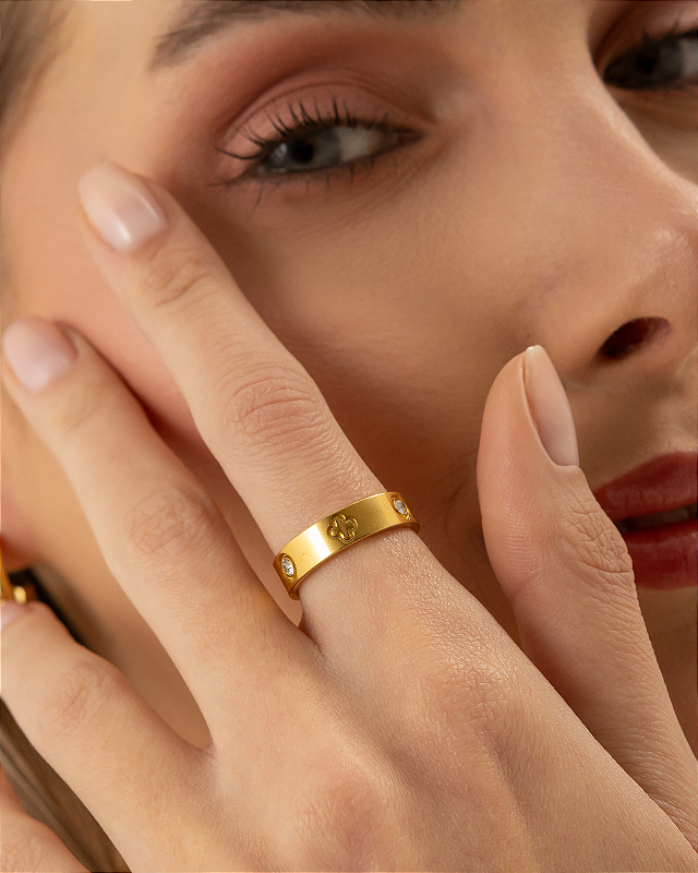 Anel Trevo e Pontos de Luz Banhado a Ouro 18k
