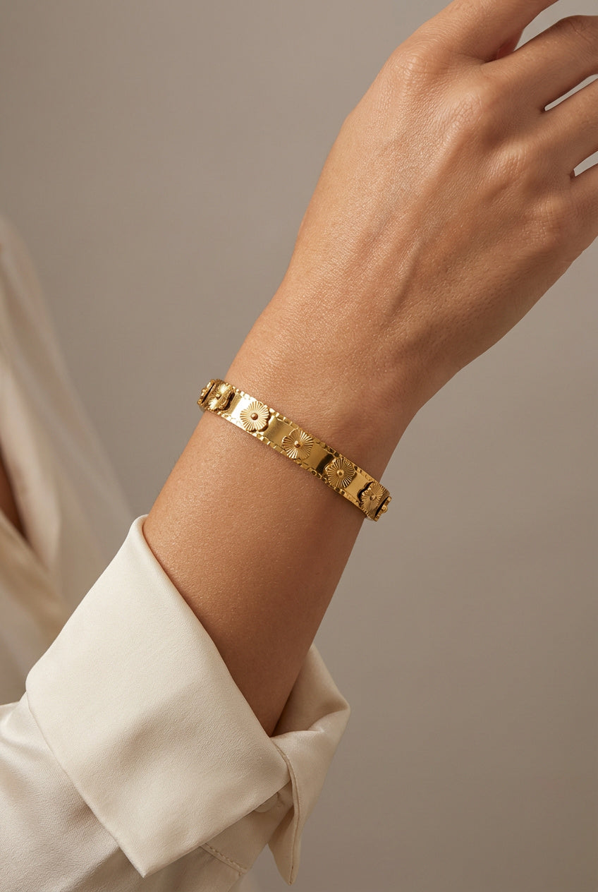 Bracelete Flores Alto Relevo Banhado a Ouro 18k