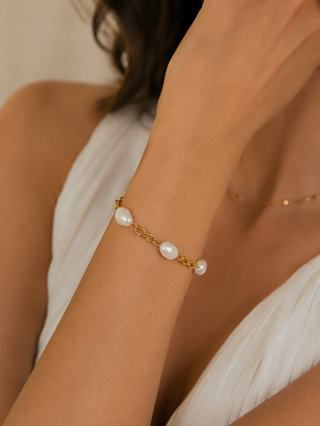Pulseira Corrente com Pérolas em Aço Banhado a Ouro