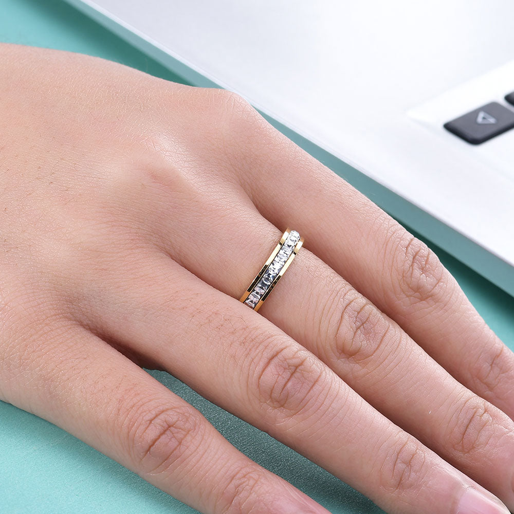 Anel Aliança/Aparador Cravejada Banhado a Ouro 18k