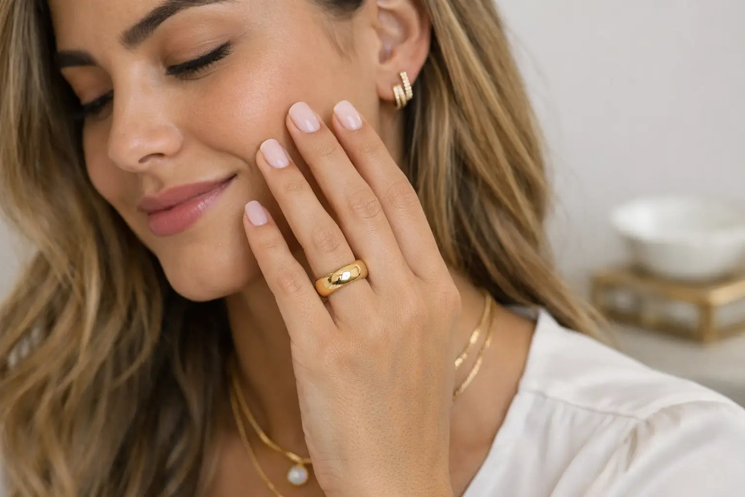 Anel inox feminino dourado vale a pena?