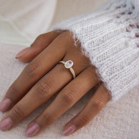 Anel Solitário Oval Cravejado Banhado a Ouro 18k