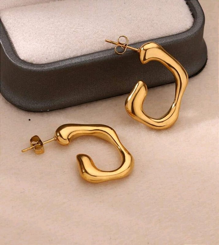 Brinco Argola Estilizada Banhado a Ouro 18k
