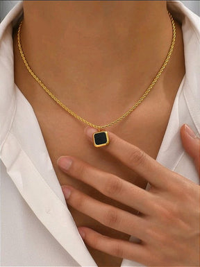 Colar Cordão Torcido com Pedra Preta Banhado a Ouro 18k