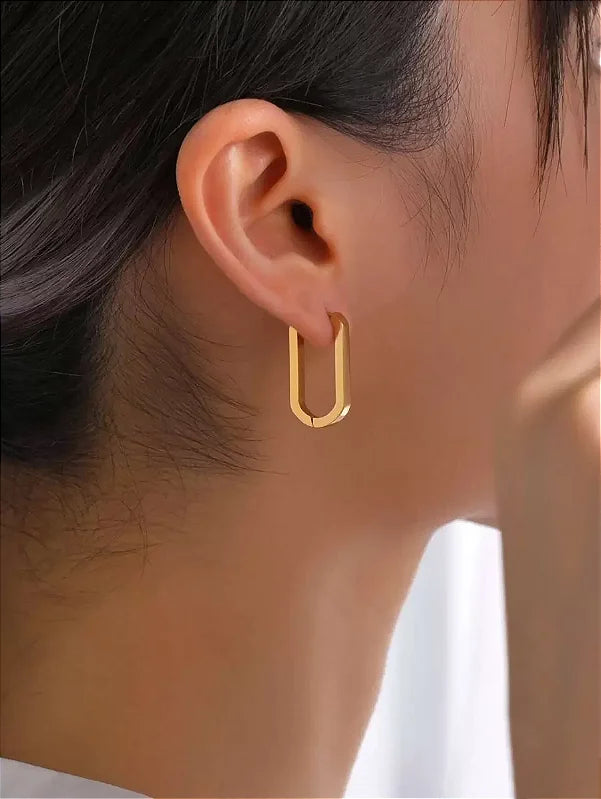 Brinco Argola Oval Média Banhado a Ouro 18k