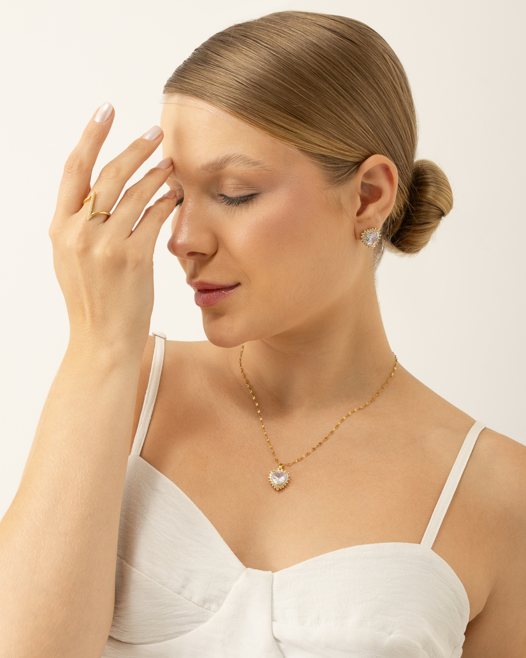 Colar coração cravejado Banhado a Ouro 18k