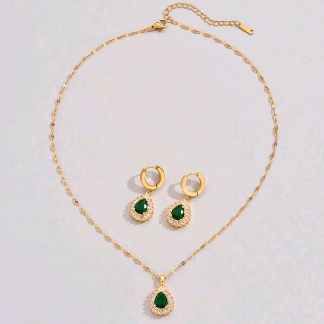 Brinco Argola Gota Cravejata Esmeralda Banhado a Ouro 18k