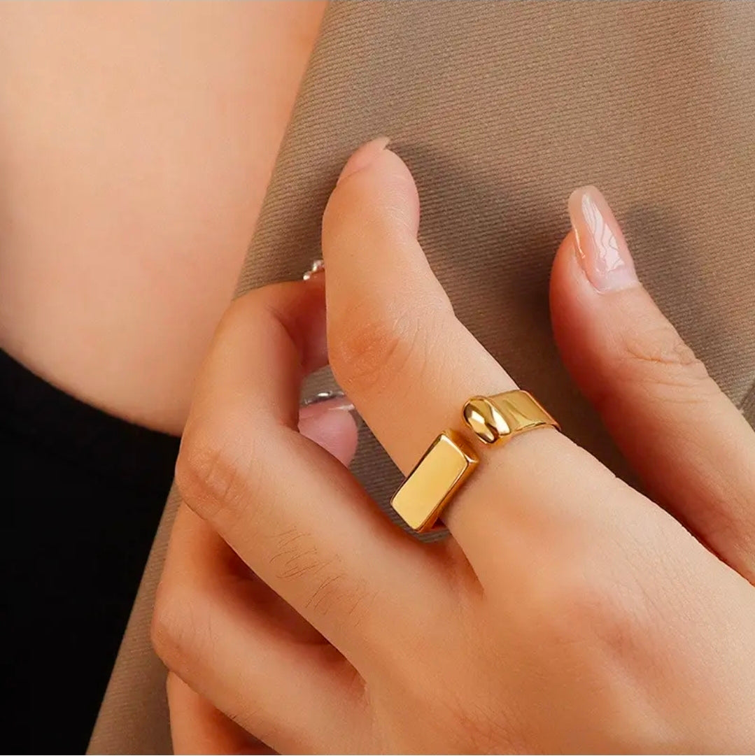 Anel Contemporâneo Banhado a Ouro 18k