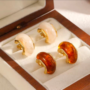 Brinco Resina Latte Banhado a Ouro 18k