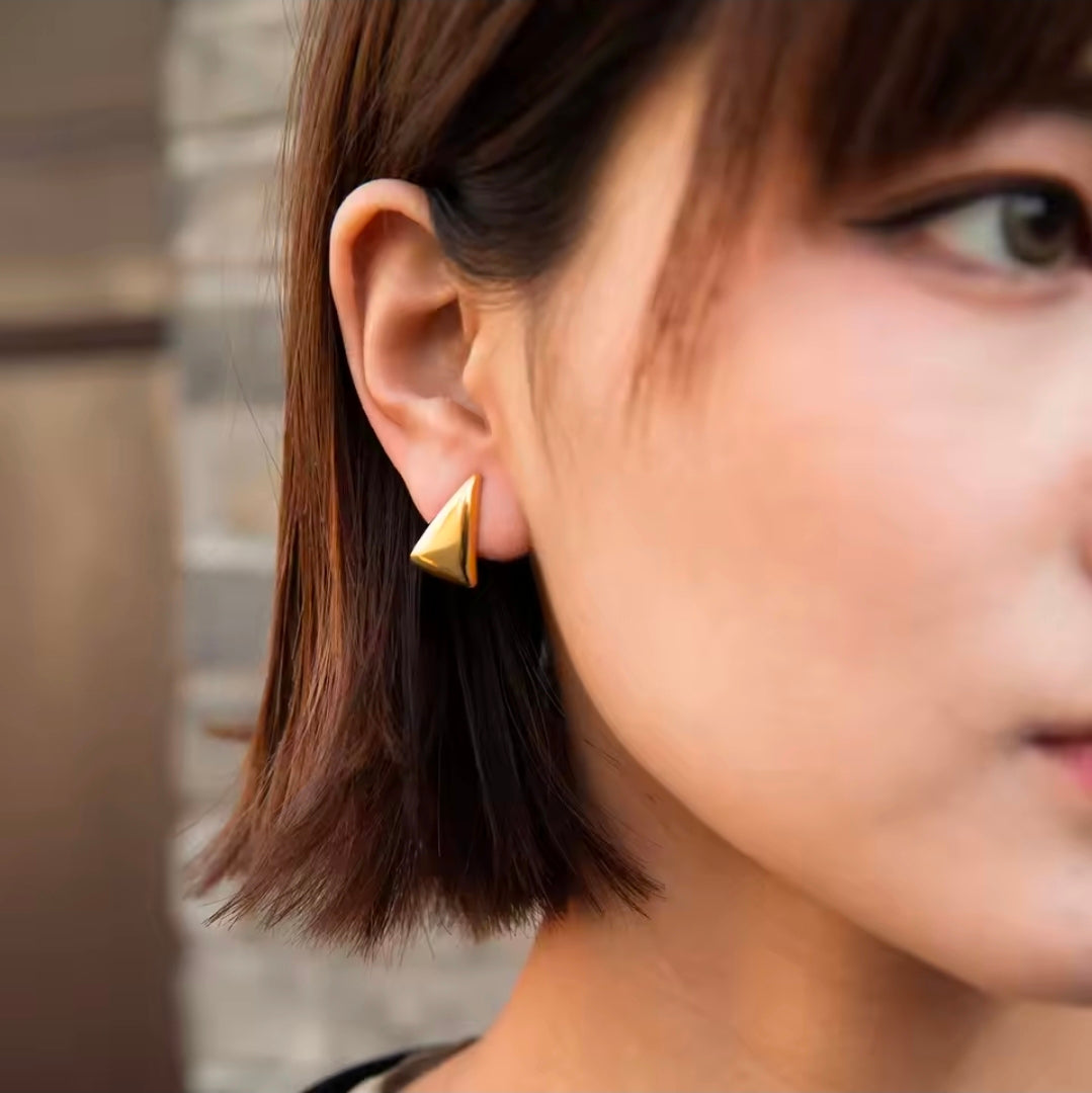 Brinco Triangular Banhado a ouro 18k