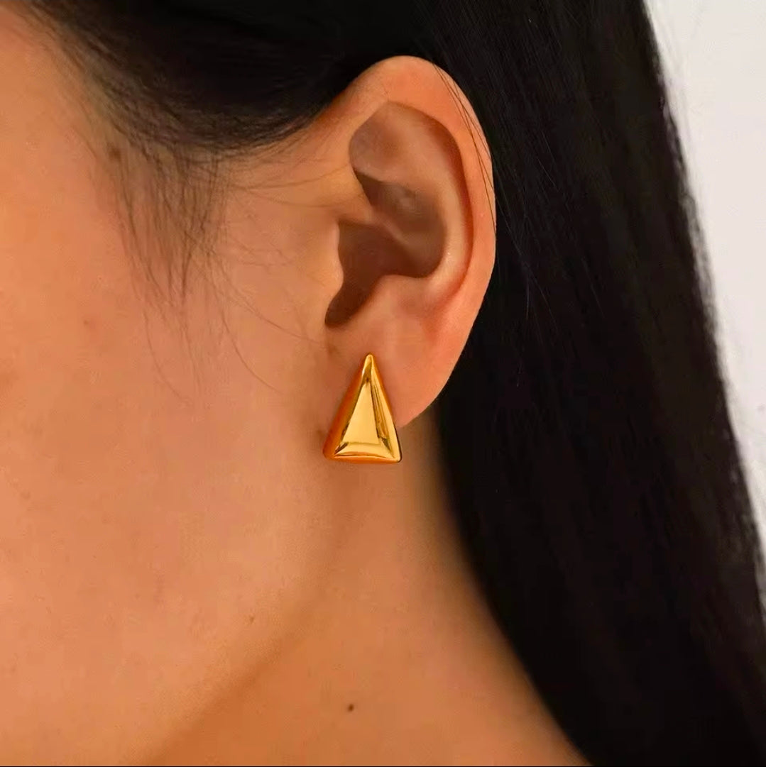 Brinco Triangular Banhado a ouro 18k