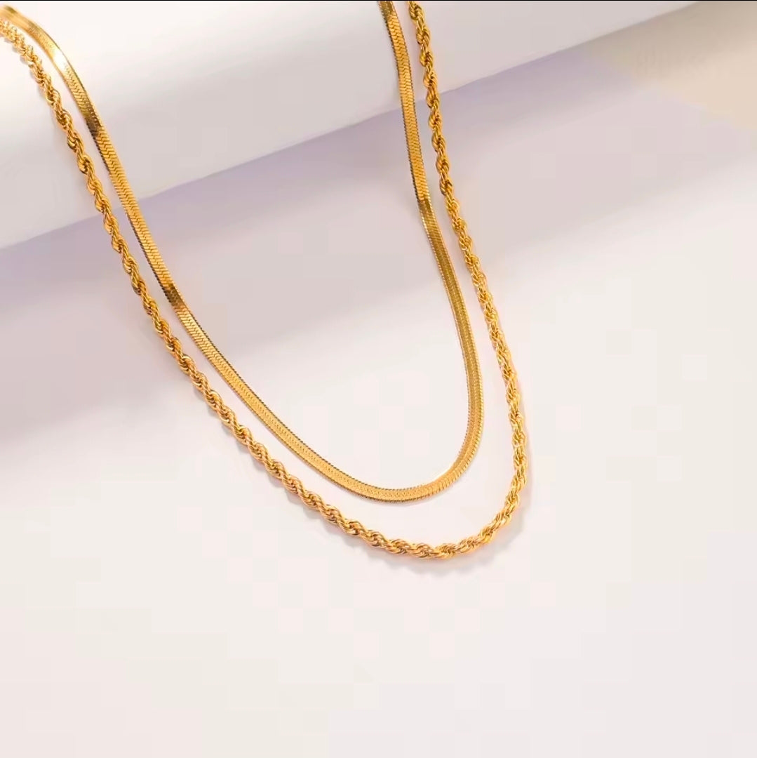 Colar Duplo Cordão Torcido e Fita Banhados a Ouro 18k