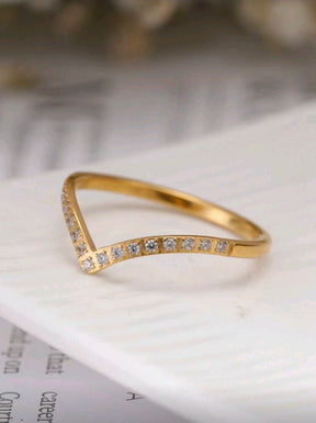 Anel V Cravejado Banhado a Ouro 18k