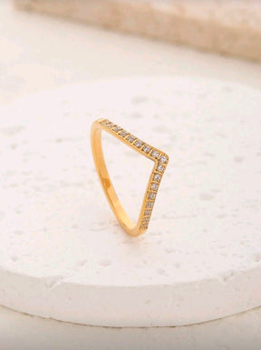 Anel V Cravejado Banhado a Ouro 18k