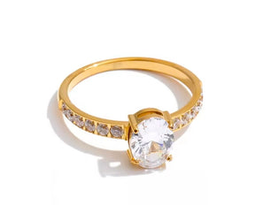 Anel Solitário Oval Cravejado Banhado a Ouro 18k