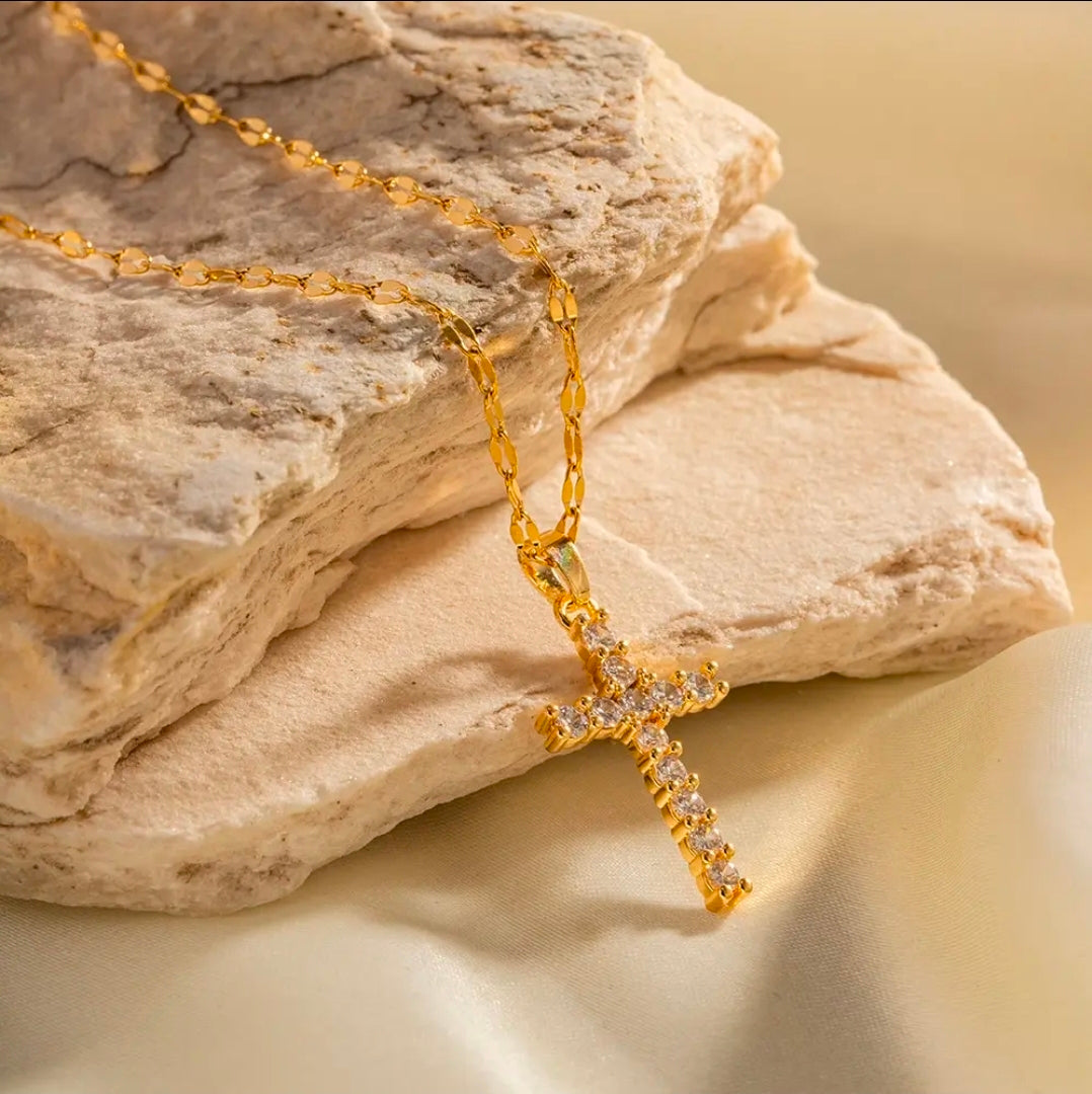 Colar Cruz Riviera Clássica Banhado a Ouro 18k