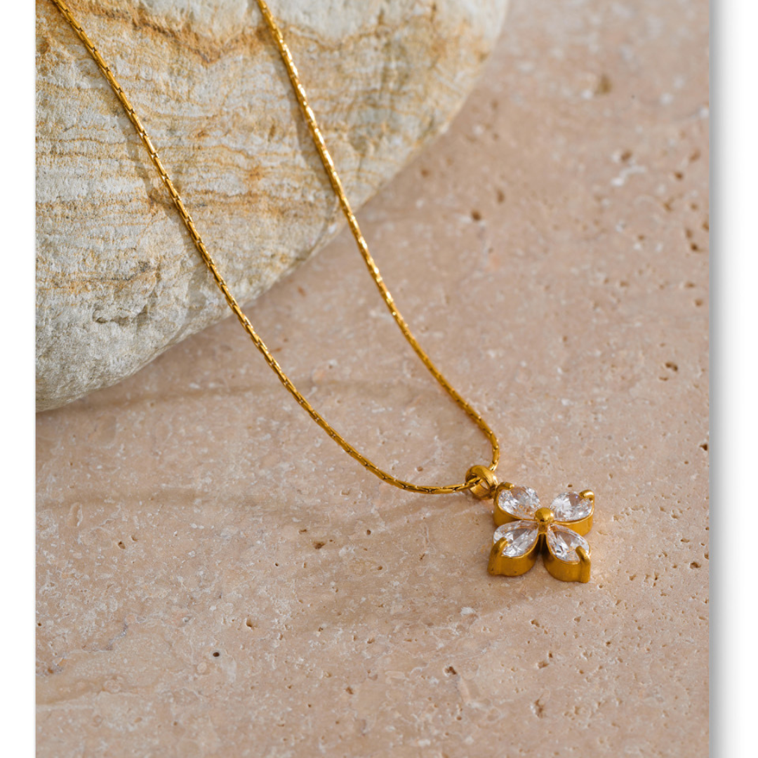 Colar Trevo em Flor Banhado a Ouro 18k