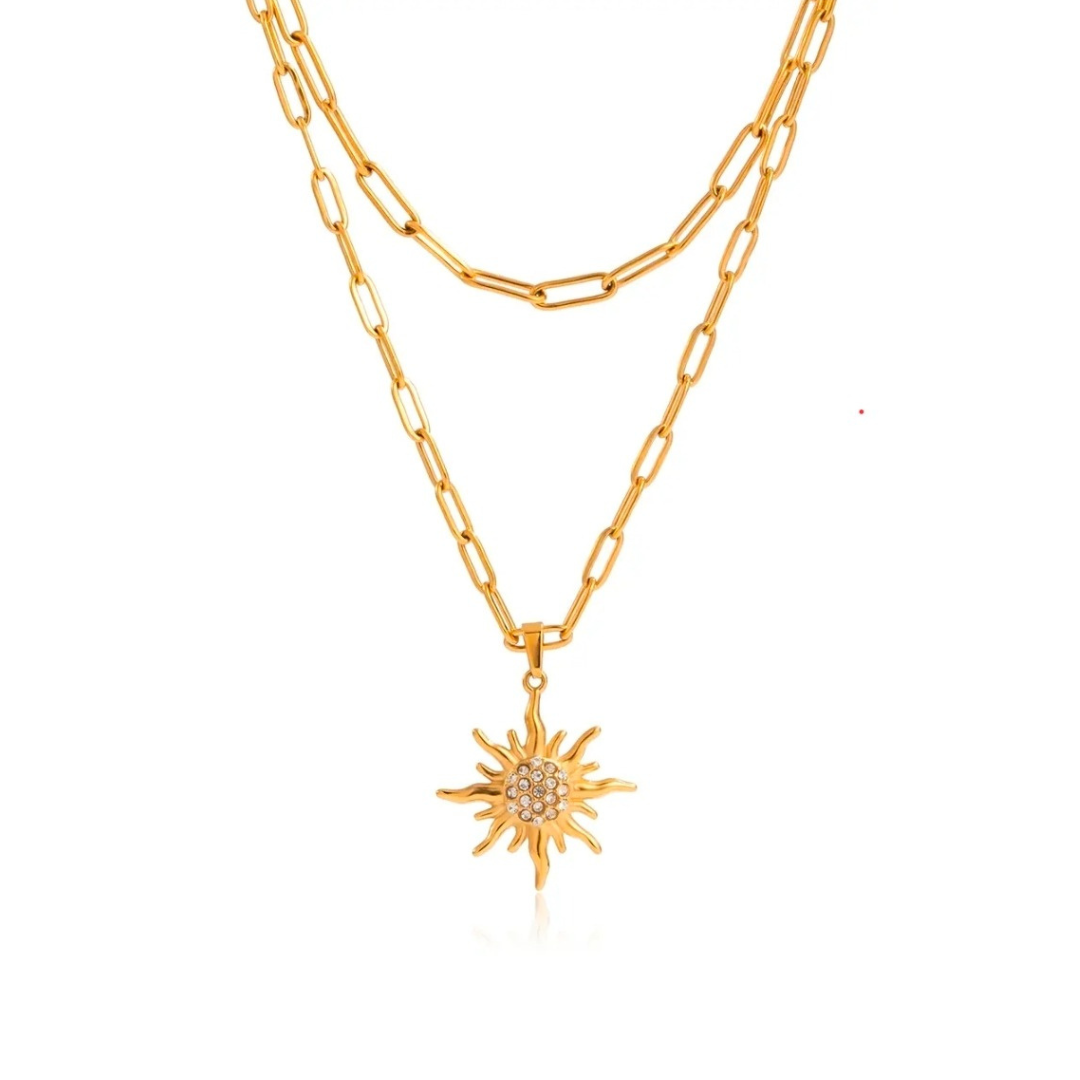 O Colar Duplo Sol Cravejado Banhado a Ouro 18k