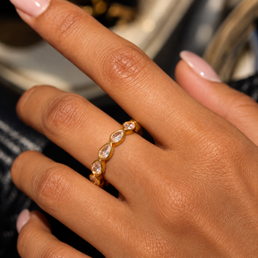 Anel Gotinhas de Zircônias em Aço Banhado a Ouro