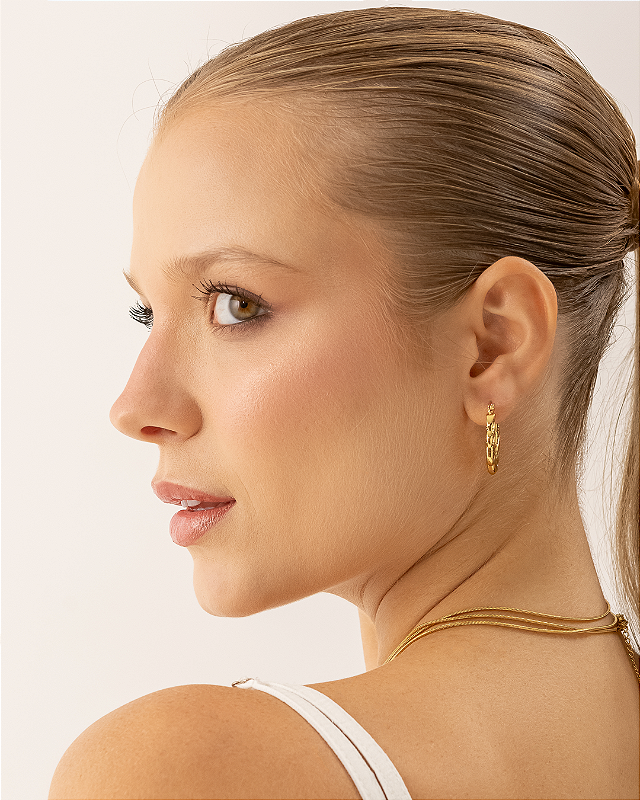 Brinco Argola Desenhada com Fecho Italiano Banhado a Ouro 18k