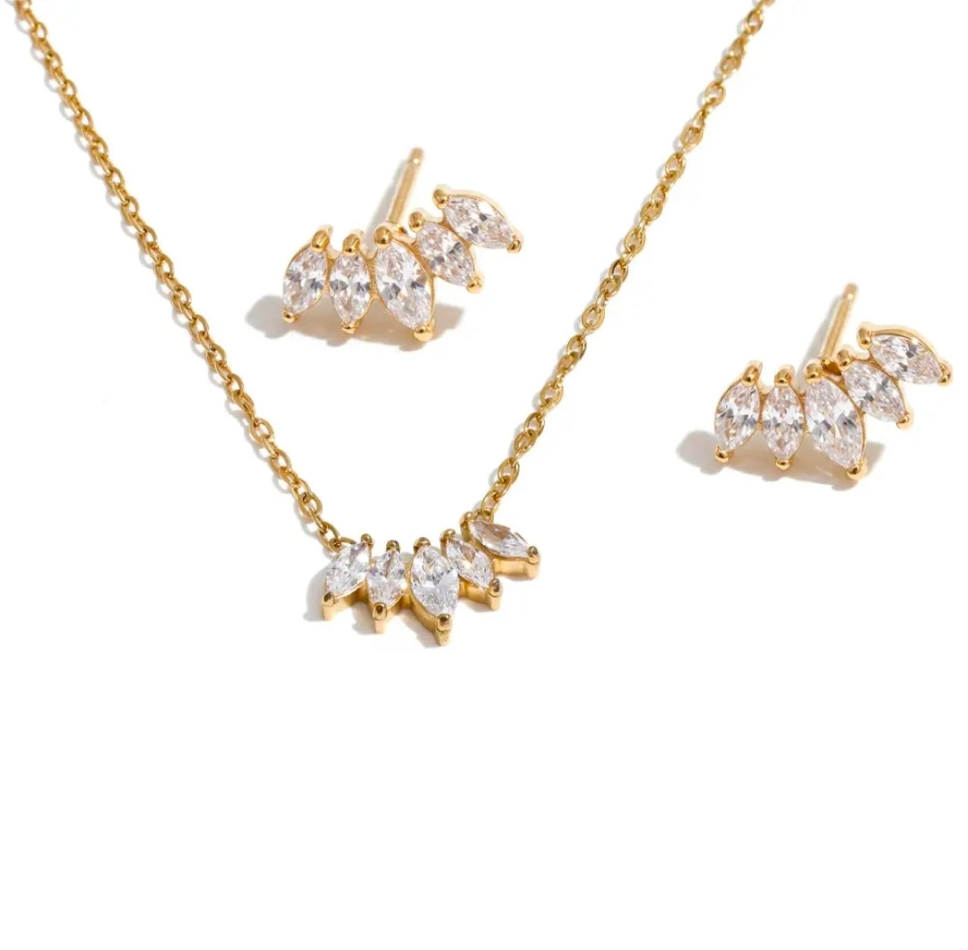 Colar Mini Coroa de Zircônias em Aço Banhado a Ouro