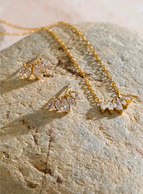 Colar Mini Coroa de Zircônias em Aço Banhado a Ouro